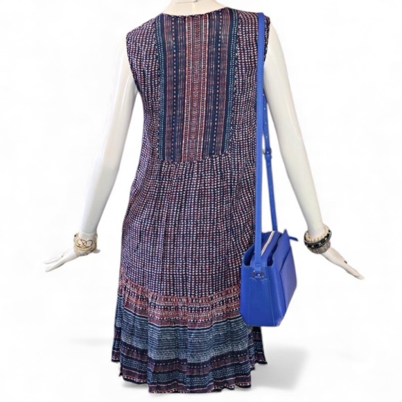 Sleeveless Patterned Dress - Picture 6 of 10